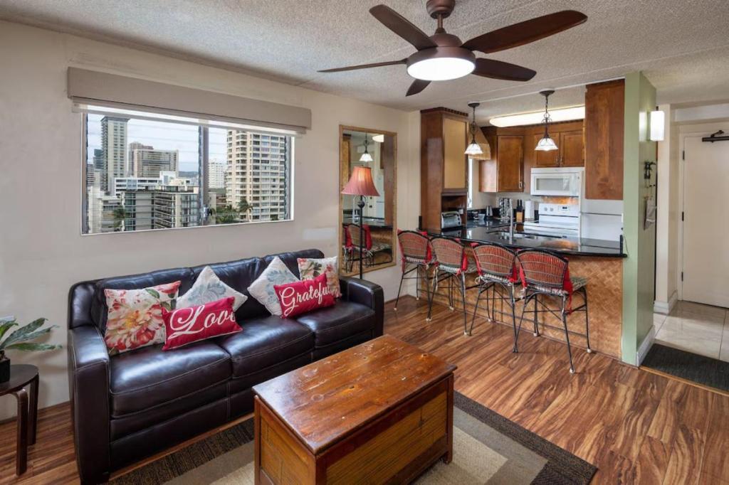 Heart Of Waikiki,1Bdrm,Free Parking, Wifi,No Resort Fees,Youtube,Netflix ! Гонолулу Екстер'єр фото
