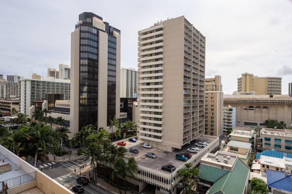 Heart Of Waikiki,1Bdrm,Free Parking, Wifi,No Resort Fees,Youtube,Netflix ! Гонолулу Екстер'єр фото